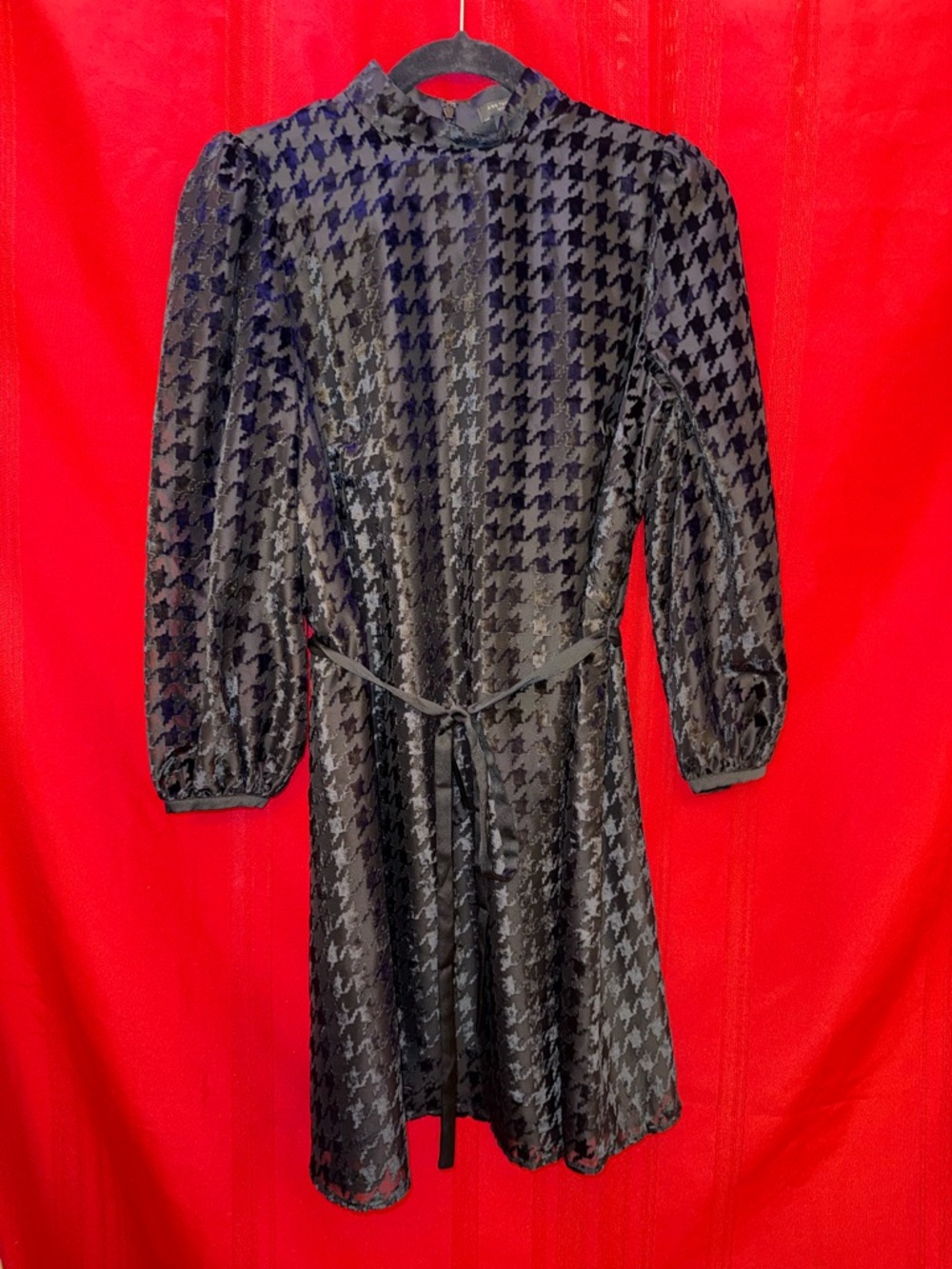 Black Velvety Houndstooth Ann Taylor Women’s Size 6 Petite Shift Dress